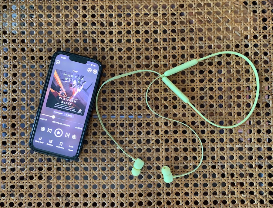 Mis auriculares favoritos para escuchar audiolibros: los modernos Mrs. Darcy